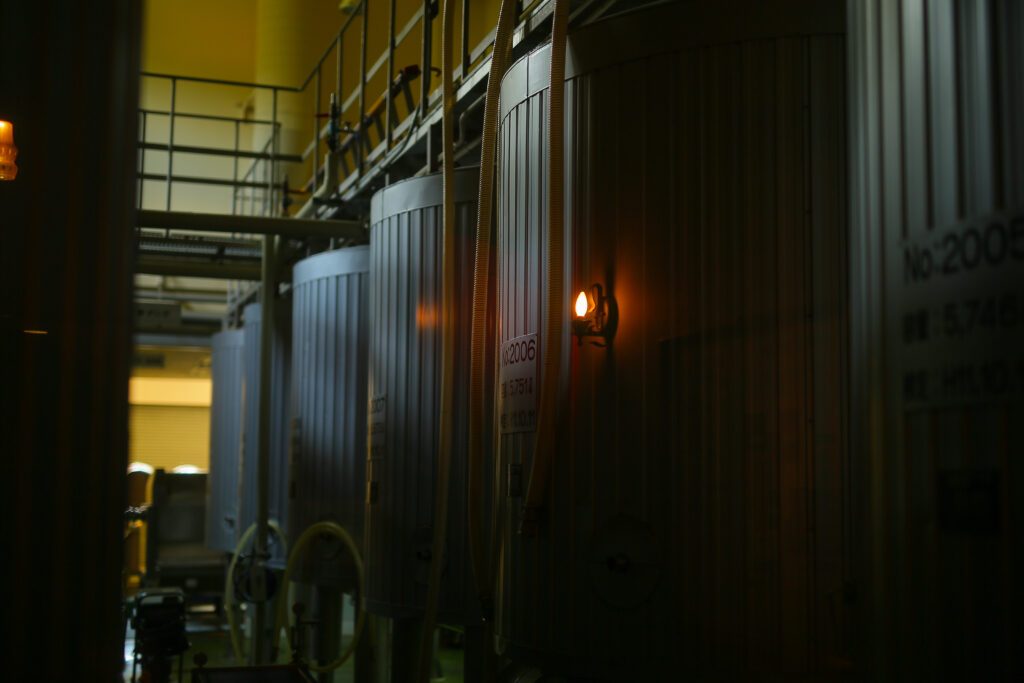 ワインの発酵などを行う大型タンク
